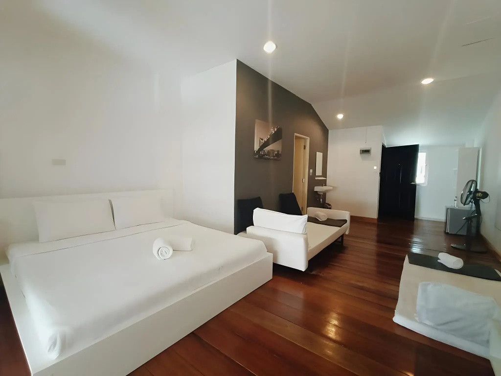 Chino Town Gallery Alley - SHA Plus