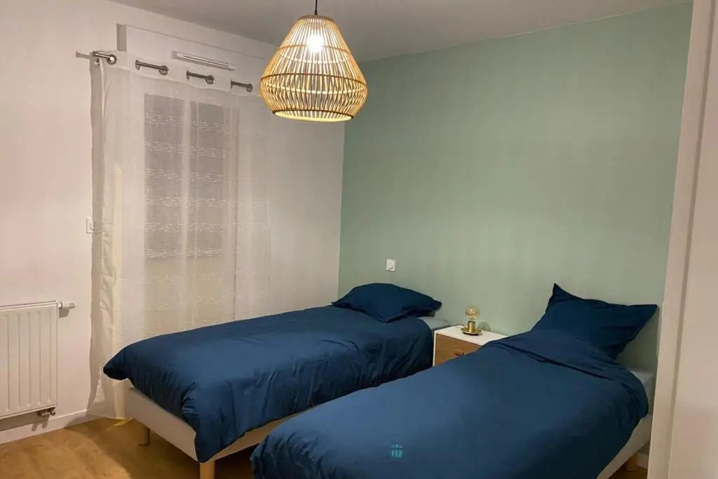 Residence 350 meters from the main beach