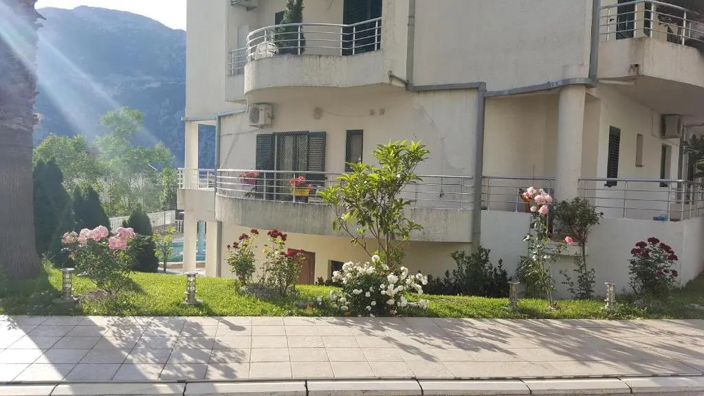 Roman Gardens Studio Apartment