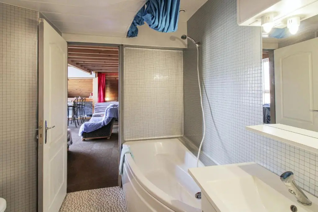 Appartement de 2 chambres avec wifi a Echenans