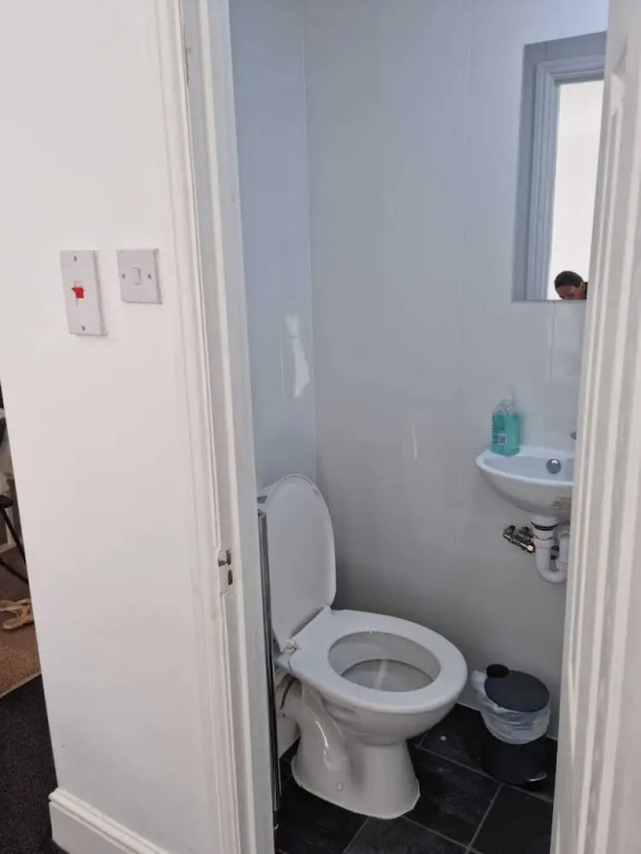 4 Bedroom-Southampton-Sleeps 6- Garden
