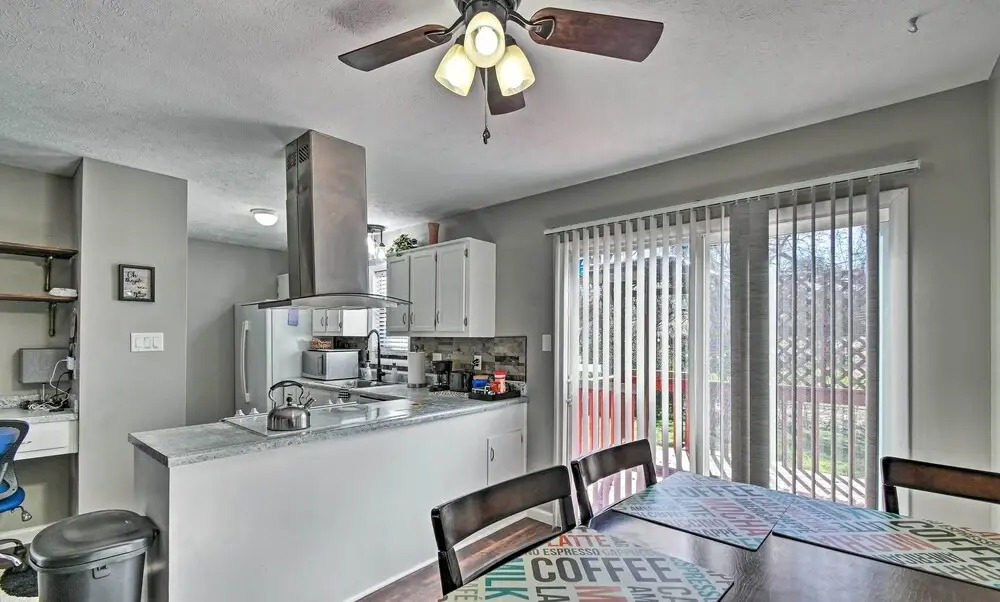Updated Fayetville Townhome-away-from-home w/ Yard