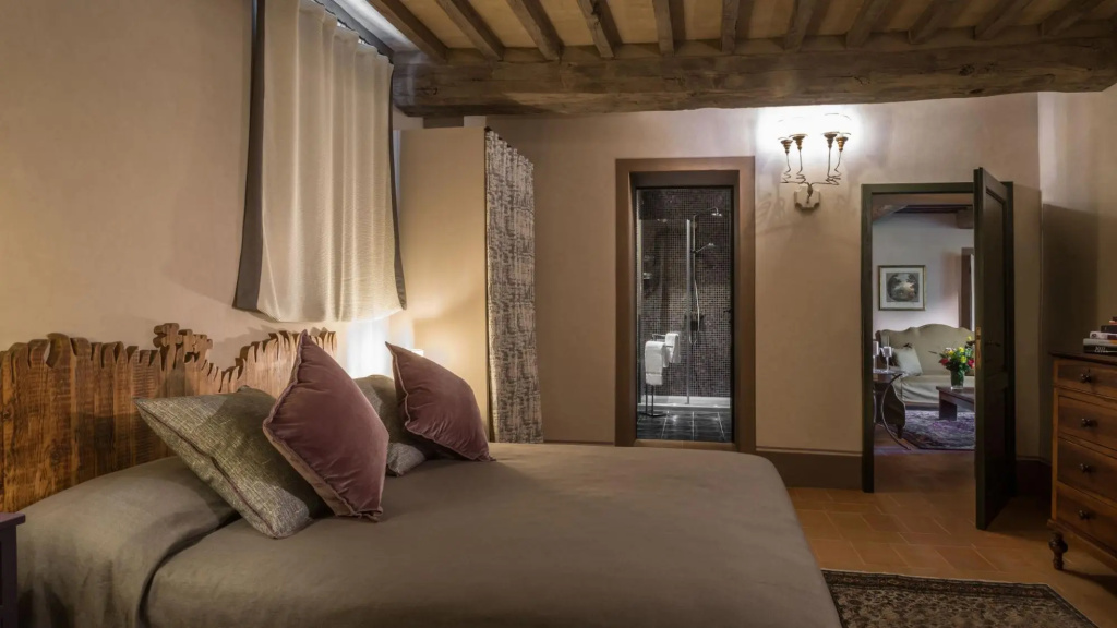 Sleeps: 12 (6 bedrooms, 6 bathrooms) 450 m2. Private garden and the pool (5x12 mts – 1,30mts depth),-VILLA LEOPOLDINA