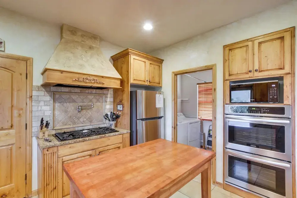 Eden Townhome w/ Mtn View + Shuttle to Powder Mtn!