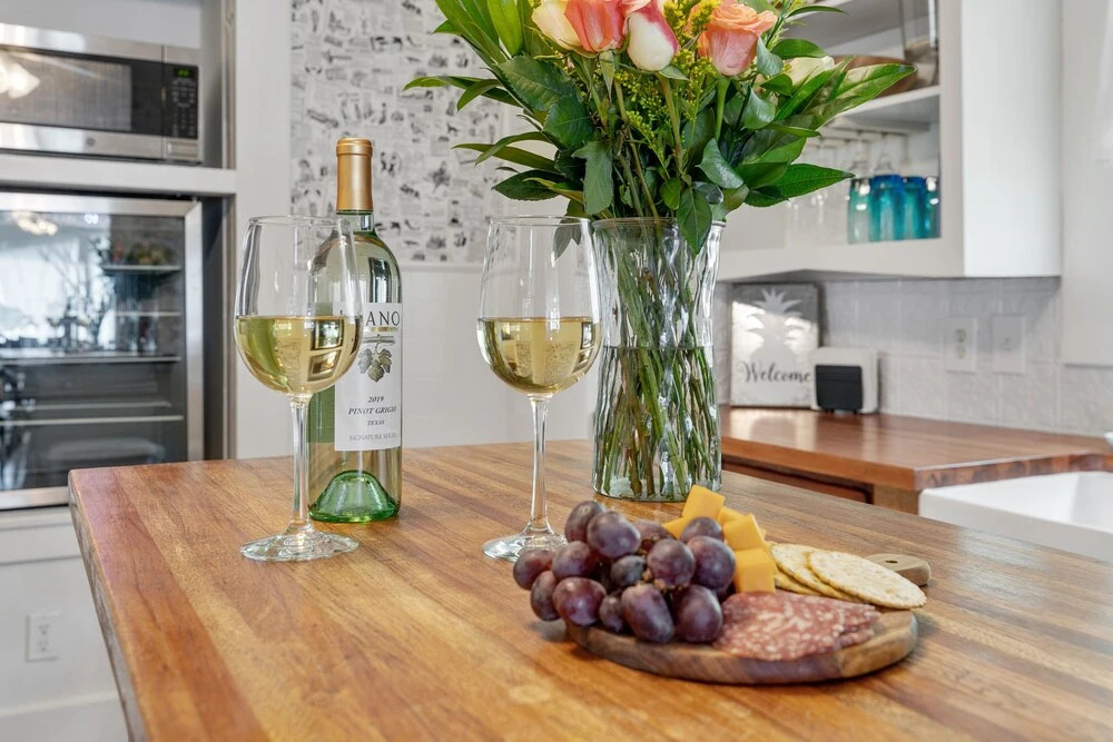 New! Charming Haus Near to Main St!