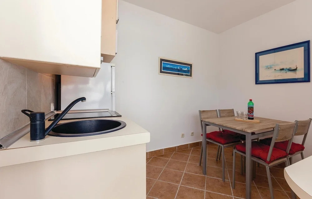 2 Bedroom Cozy Home In Jadranovo