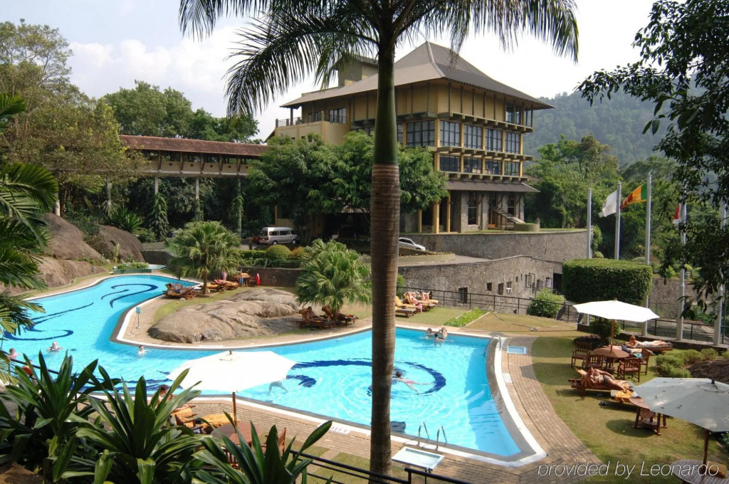 Earls Regency Hotel