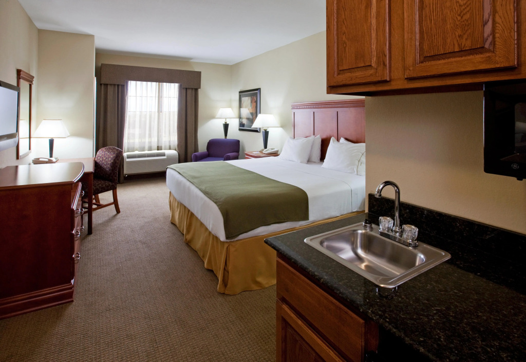 Holiday Inn Express Hotel and Suites Ada by IHG
