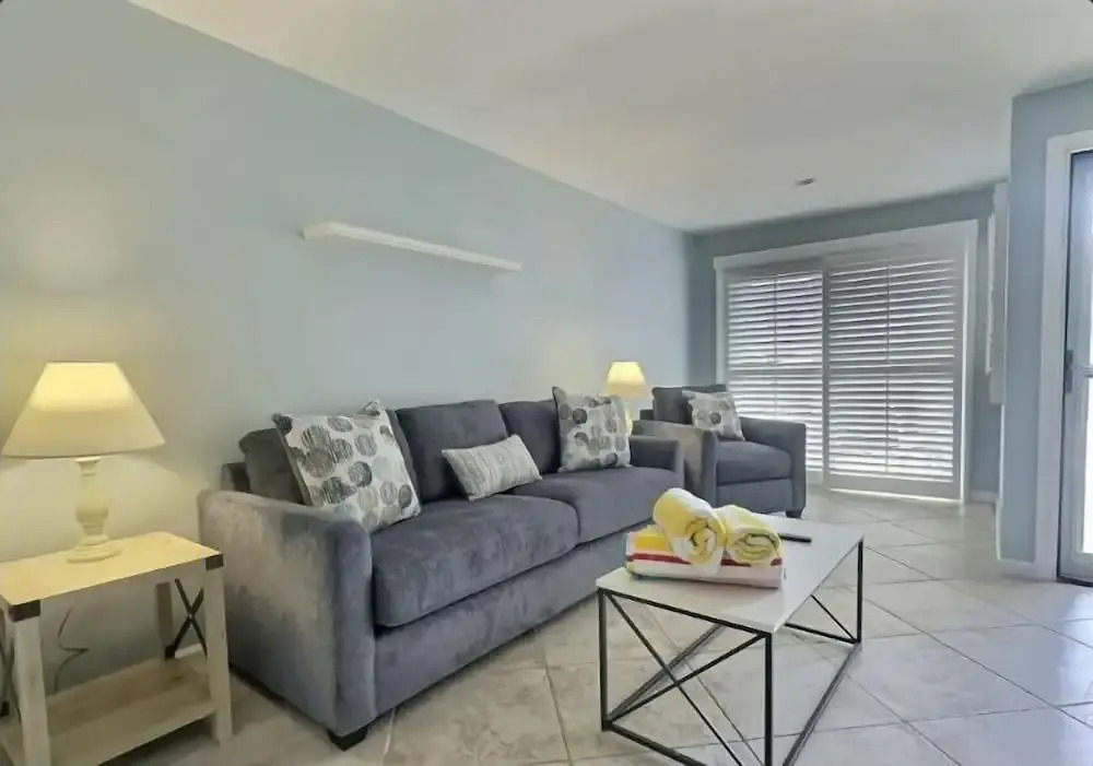 Stylish 1BR Urban Retreat