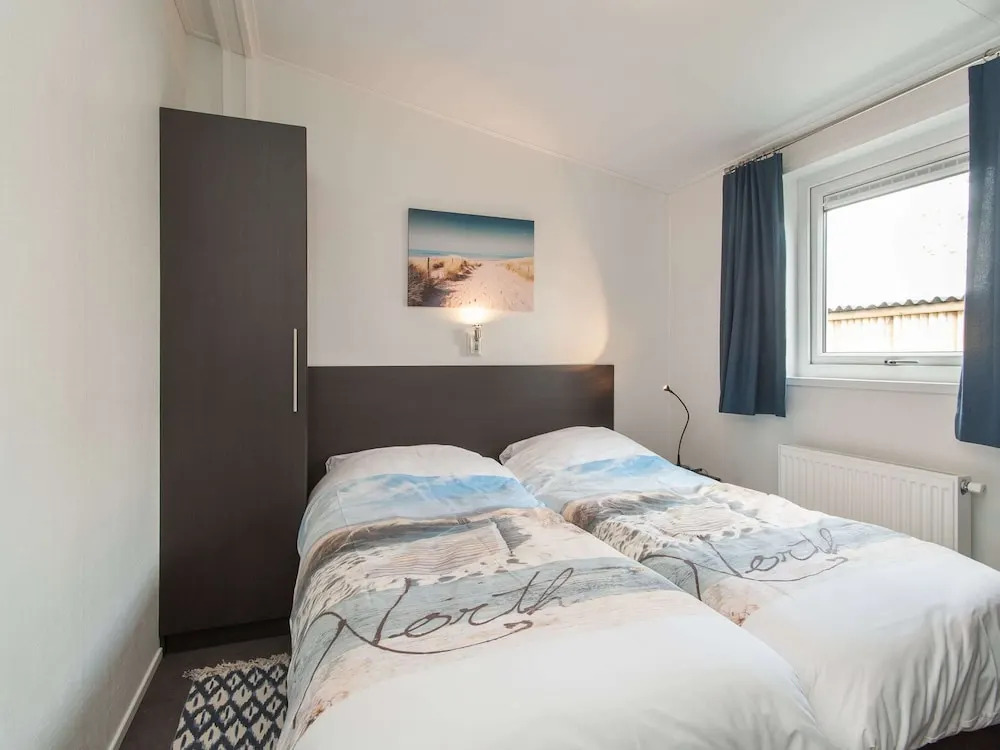 Chalet in Noordwijk Near North Sea Beach