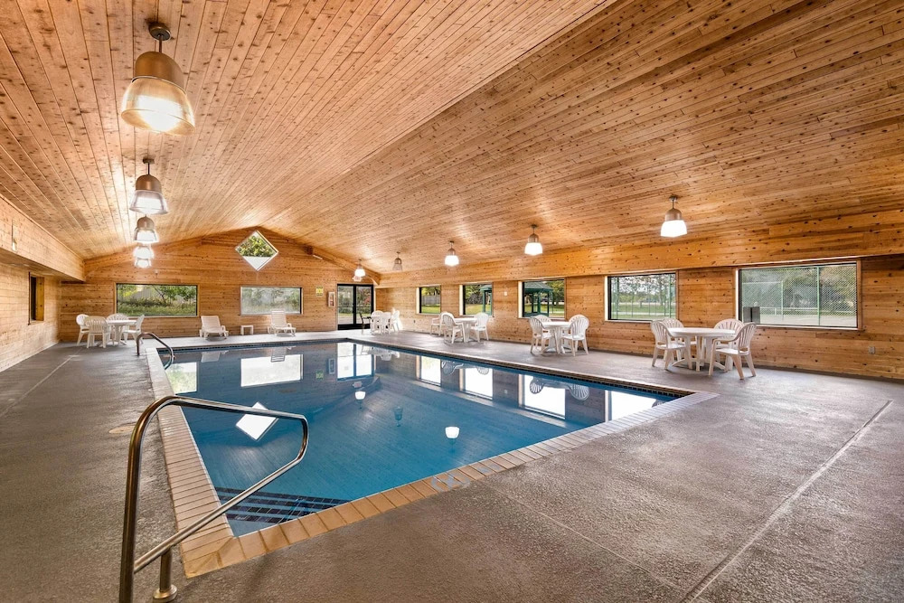 Gull Lake All-season Getaway w/ Private Deck