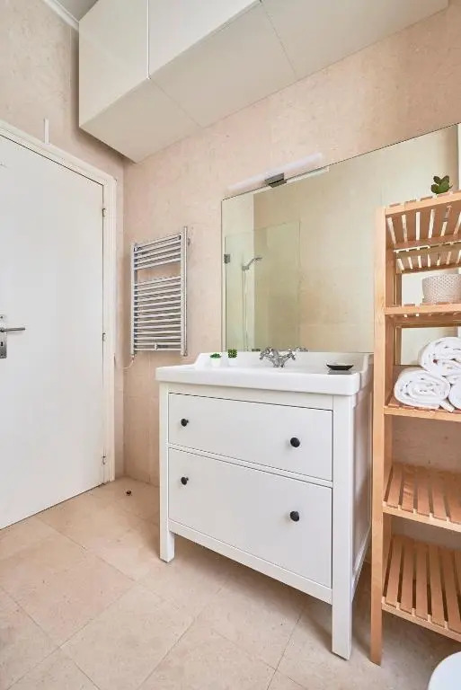 Spacious Apartment in the Perfect Lisbon Location, By TimeCooler