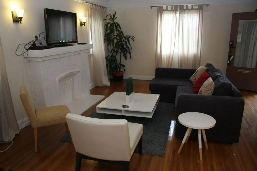 West Hollywood Vintage Vacation Apt