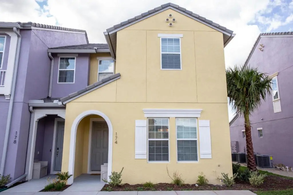 Stunning 5 Bd Home w/ Pool Close to Disney 174