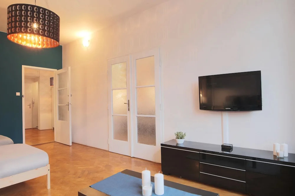 City Center Apartment for 7 people walking distance to Old Town by easyBNB