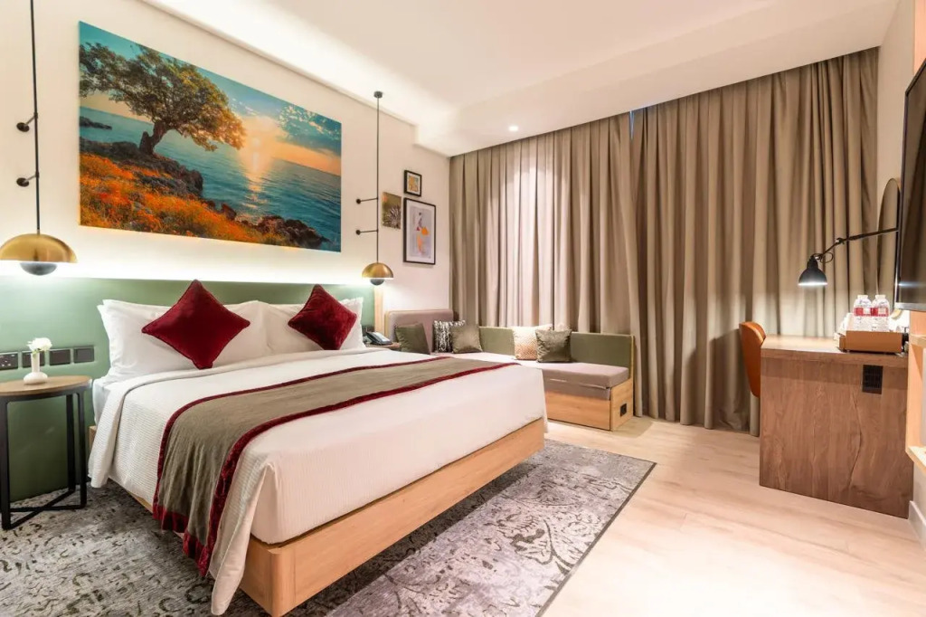 West Walk Retaj Hotel