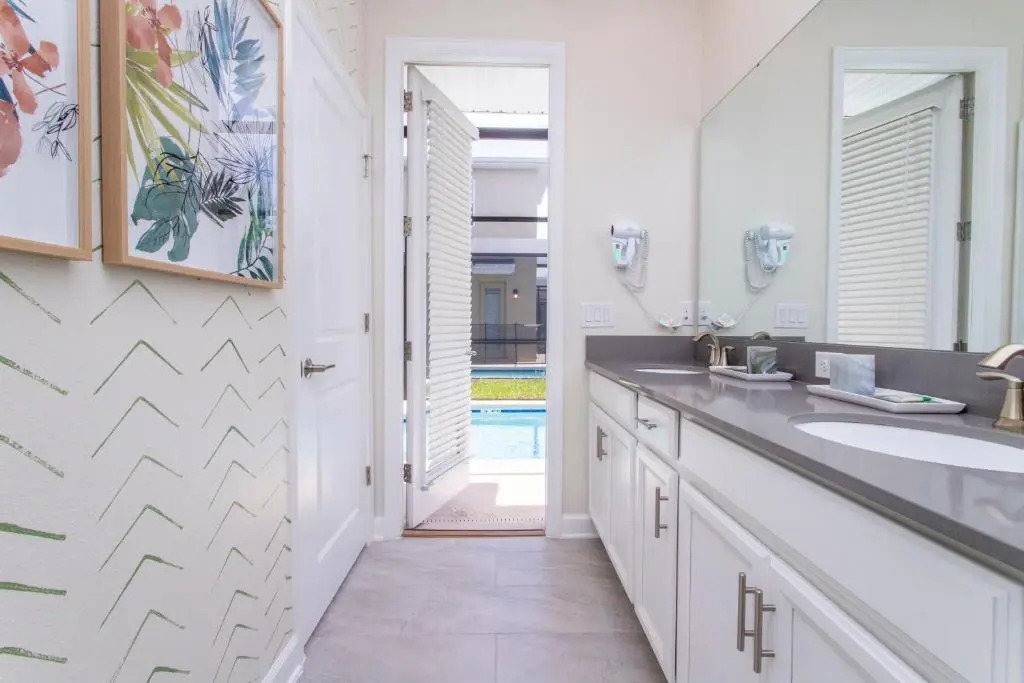 Stunning 5 Bd w/ Pool Close to Disney @ Storey Lake 2767