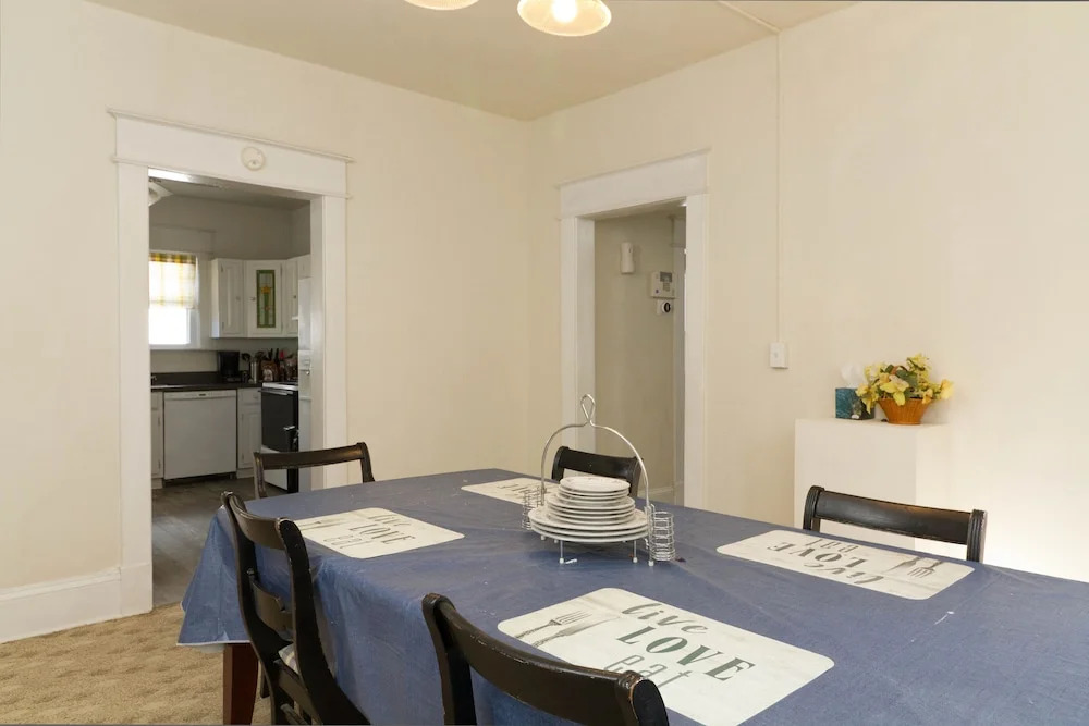 Fully Furnished 4-bedroom Located on a Quiet Block