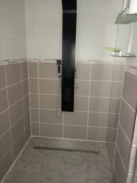 Appartement spacieux 10 mn plage wifi stationnement