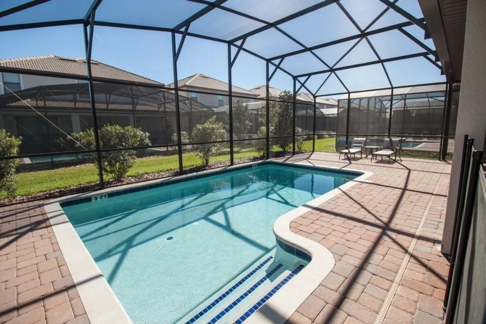 5 bedroom home with private pool