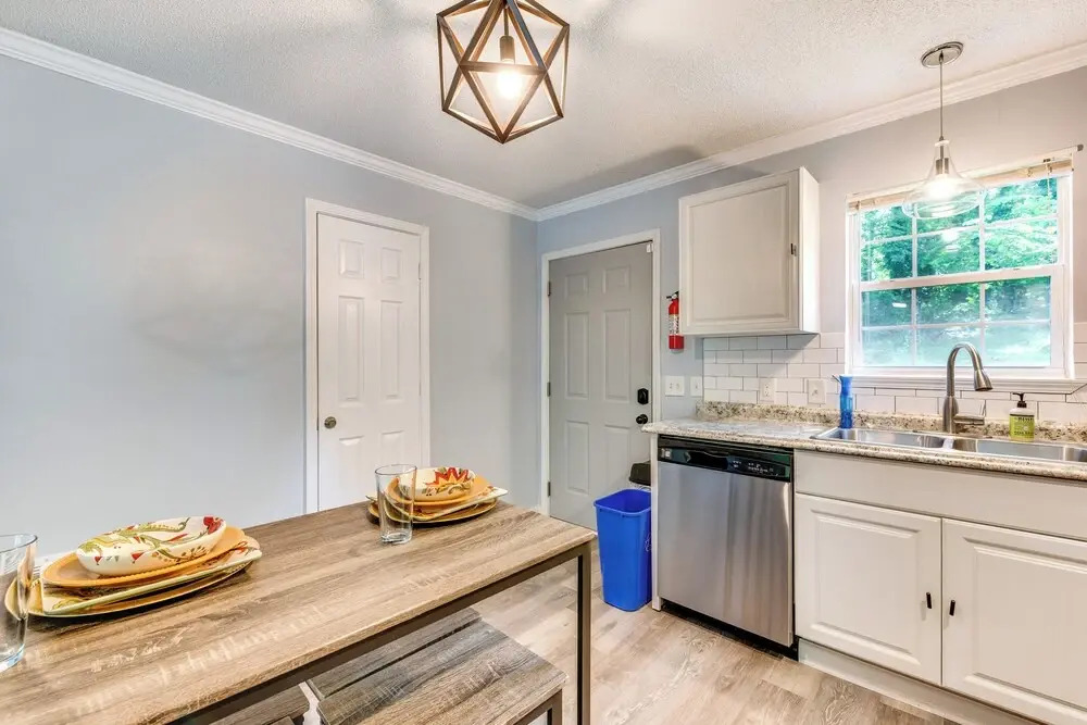 Convenient ATL Home with Yard, 6 Mi to Mercedes-Benz