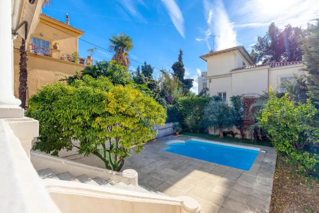 Stylish Art Deco villa near the sea 4 Bdrs Pool and garage