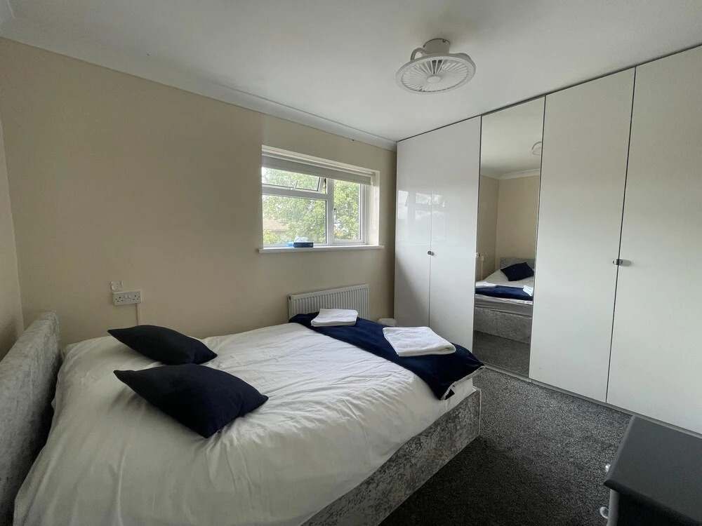 New Luxury Modern House Near Airport Free Parking