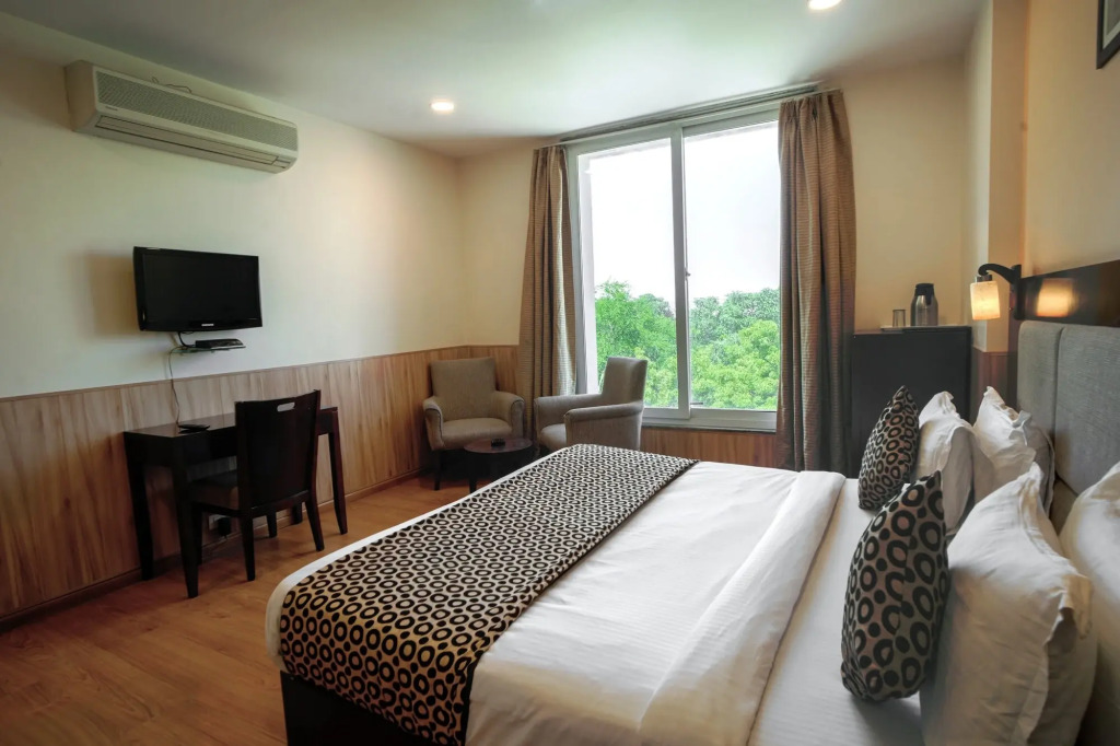 Royal Palm - Hotel Near Udaipur Railway Station