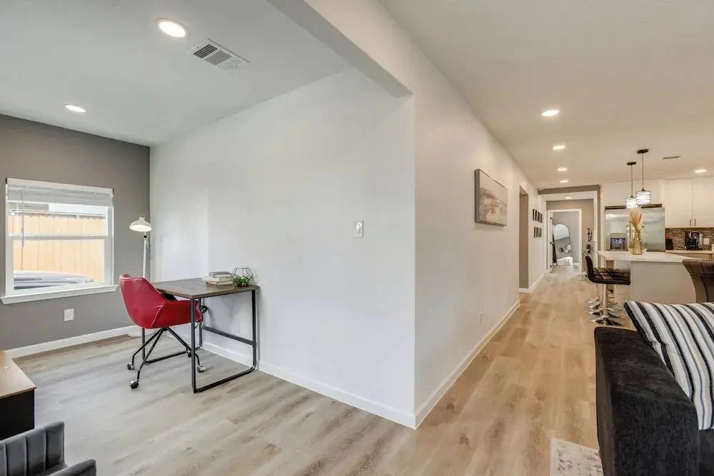 Updated Home w/ Hot Tub in Houstons Northside