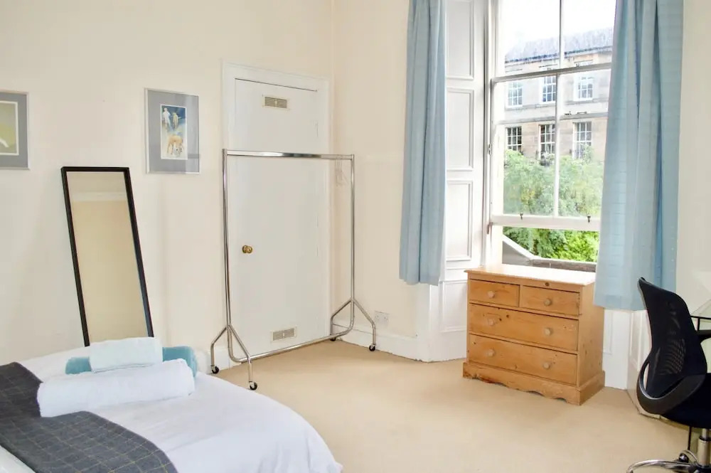 Spacious Flat in Central Stockbridge