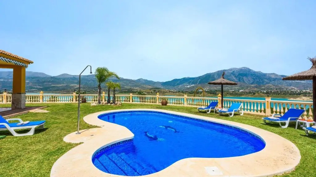 Cortijo Angela Viñuela by Ruralidays