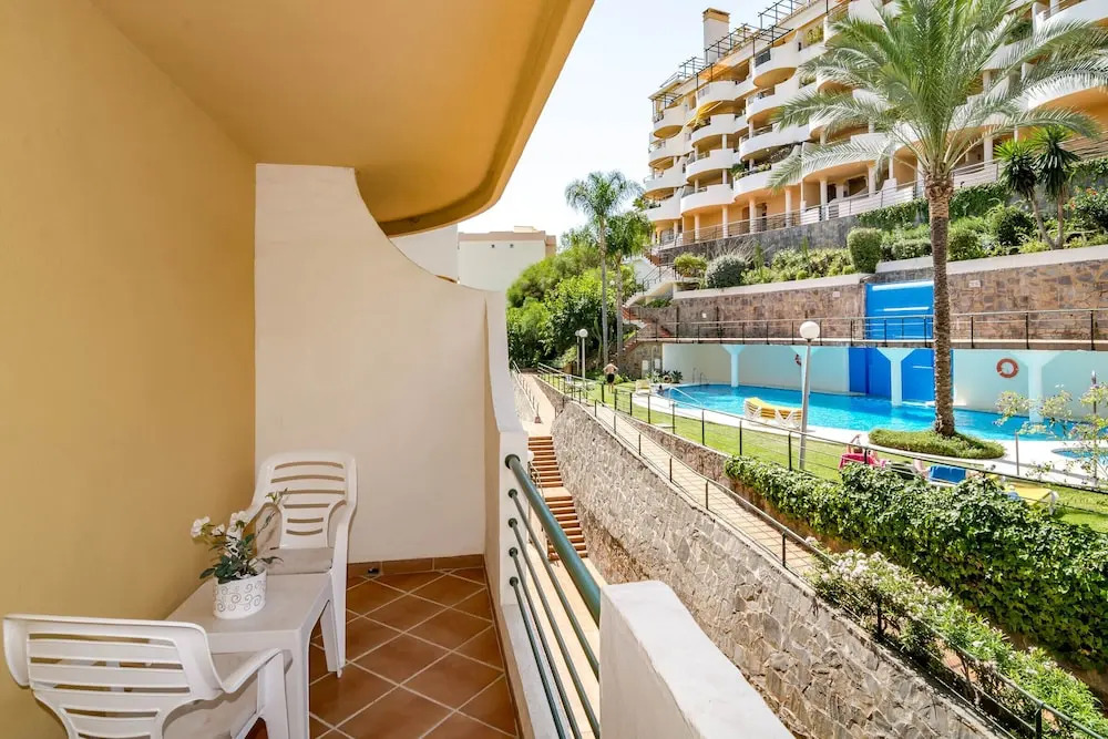 SAT - Contemporary Apartment in Puerto Banus
