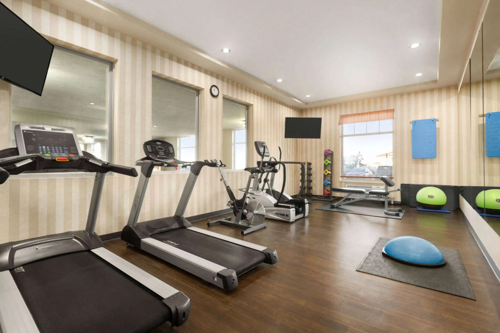 Days Inn & Suites by Wyndham Edmonton Airport