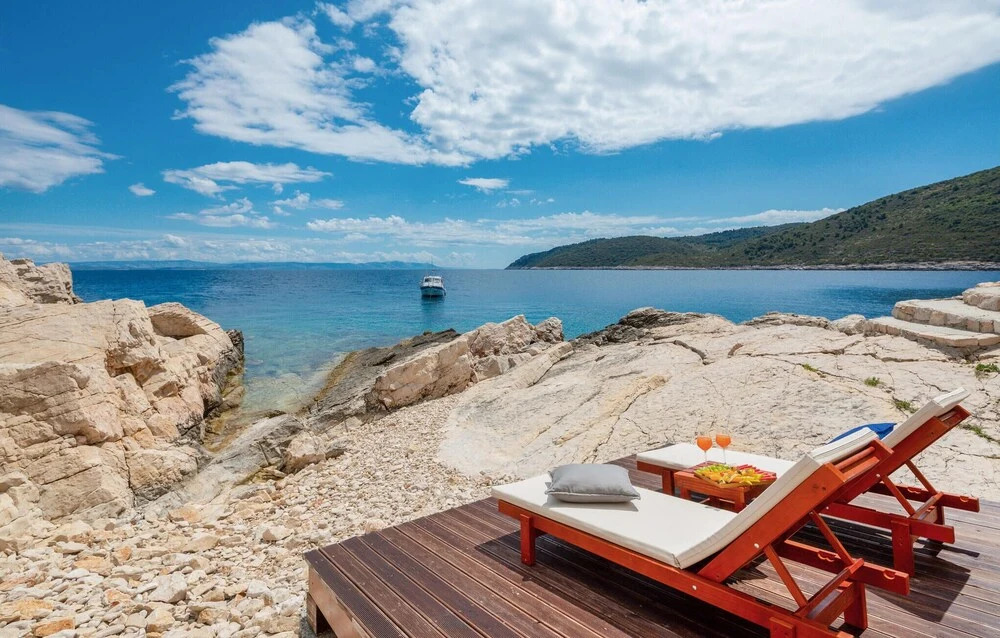 Nice Home in Vis with Hot Tub, WiFi & 2 Bedrooms