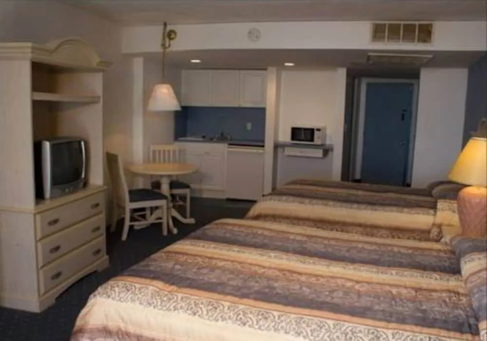 Acropolis Oceanfront Resort