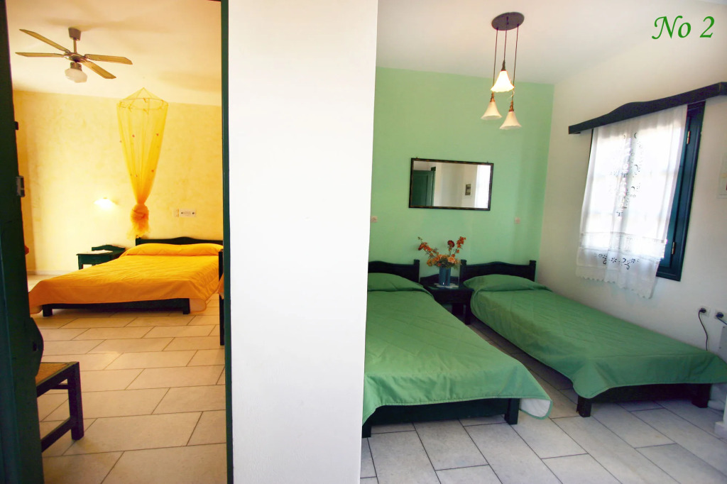 Studios Vrettos Beachside Hotel
