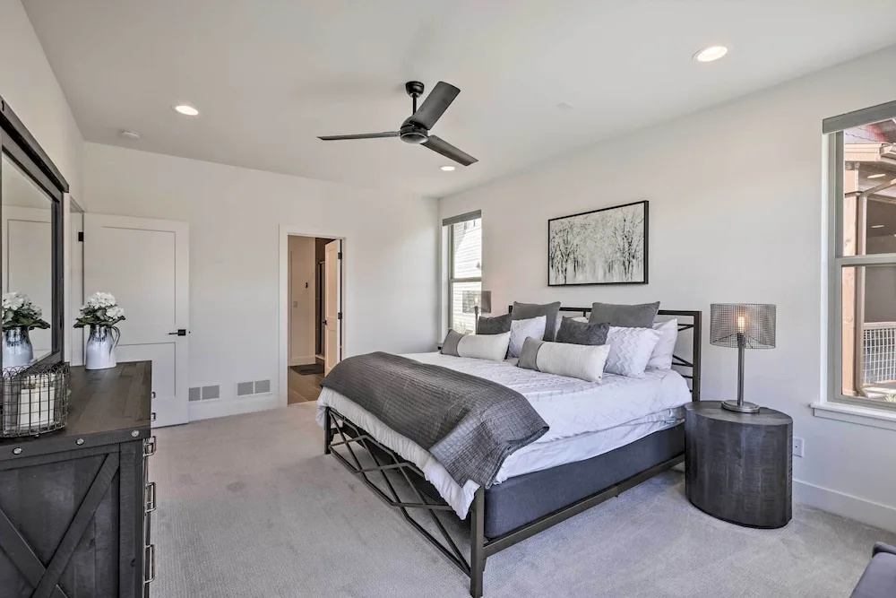 Furnished Deck & Hot Tub: Chic Granby Home!