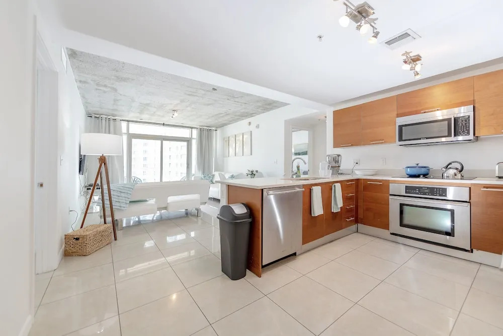Miami World Rental - Midtown 820
