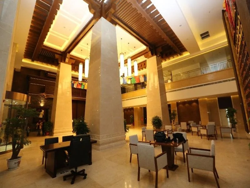 Qomo Langzong Hotel