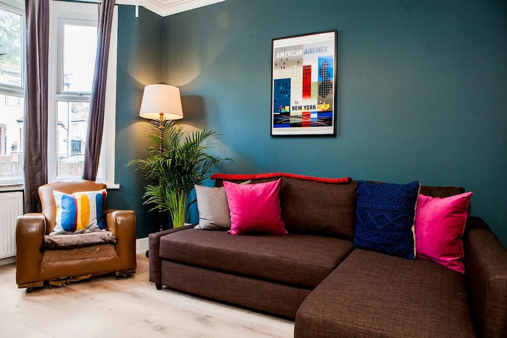 Stunning 4 Bed East London Apartment Sleeps 10