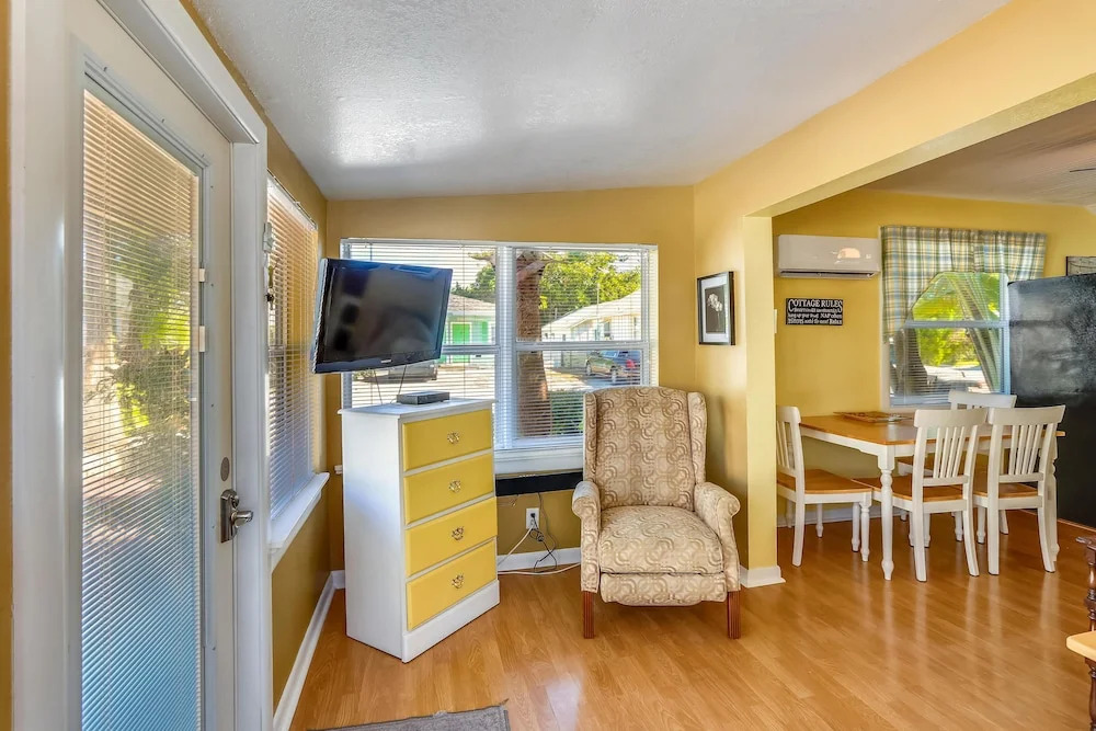 The Cottages at Madeira Beach/sea Turtle