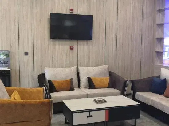 Yijia 365 Chain Hotel (Zhengding Meishan Mall Ancient City Branch)