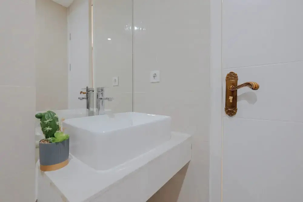 Spacious 3Br At Daan Mogot City Apartment