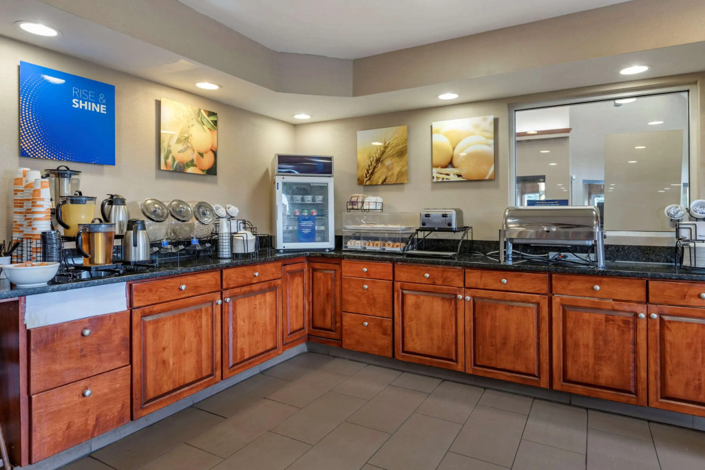 Comfort Inn & Suites Dimondale - Lansing