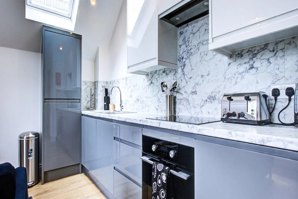 Hybrid Resi New Malden