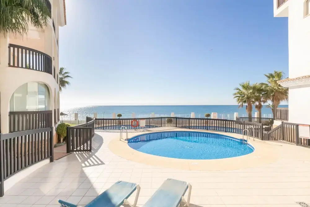 Puerta del mar 2 Beachfront and Pool