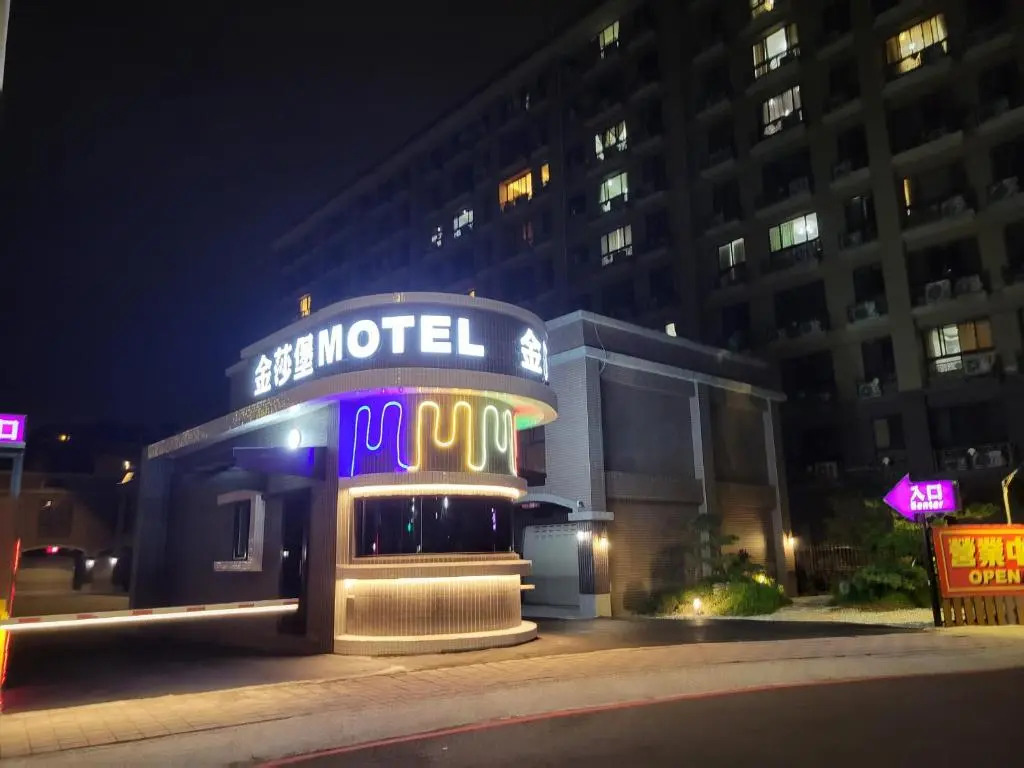 Golden Sands Motel