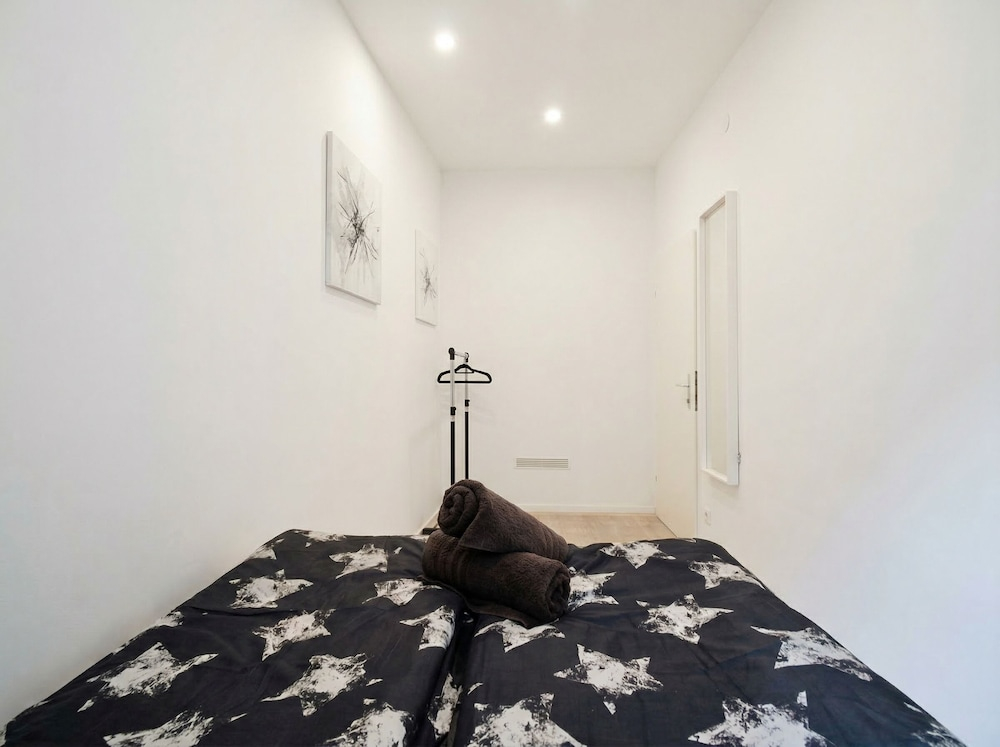 Cozy 2BR and Living Room Apt for 6