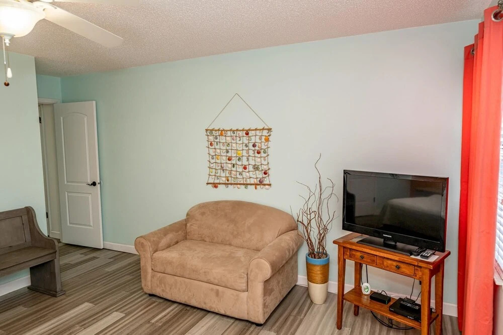 Seawinds 79 - Renovated 2 Bedroom Flat Upstairs Unit Lovely Lagoon View