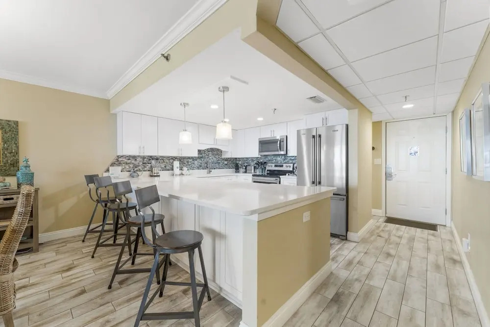 Stunning 2/2 Designer Condo w Coastal Appeal Right on the Gulf!